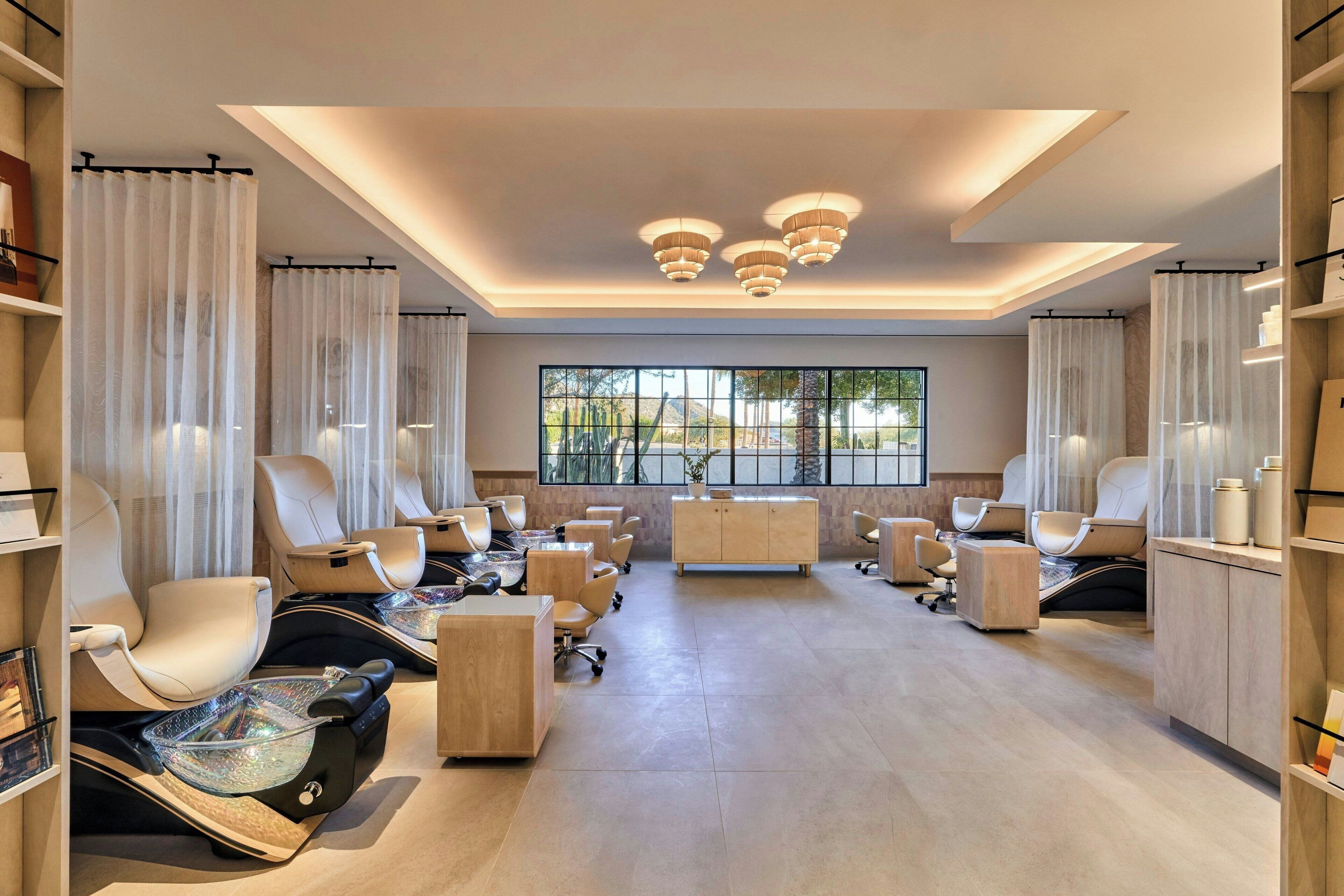 2 间酒吧/酒廊、池畔酒吧