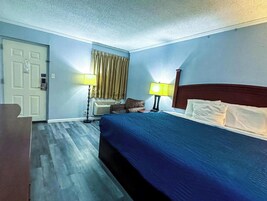 1 bedroom, premium bedding, in-room safe, desk