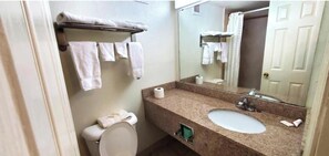 バスアメニティ (無料)、ヘアドライヤー、タオル