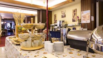 Tägliches Frühstücksbuffet gegen Gebühr