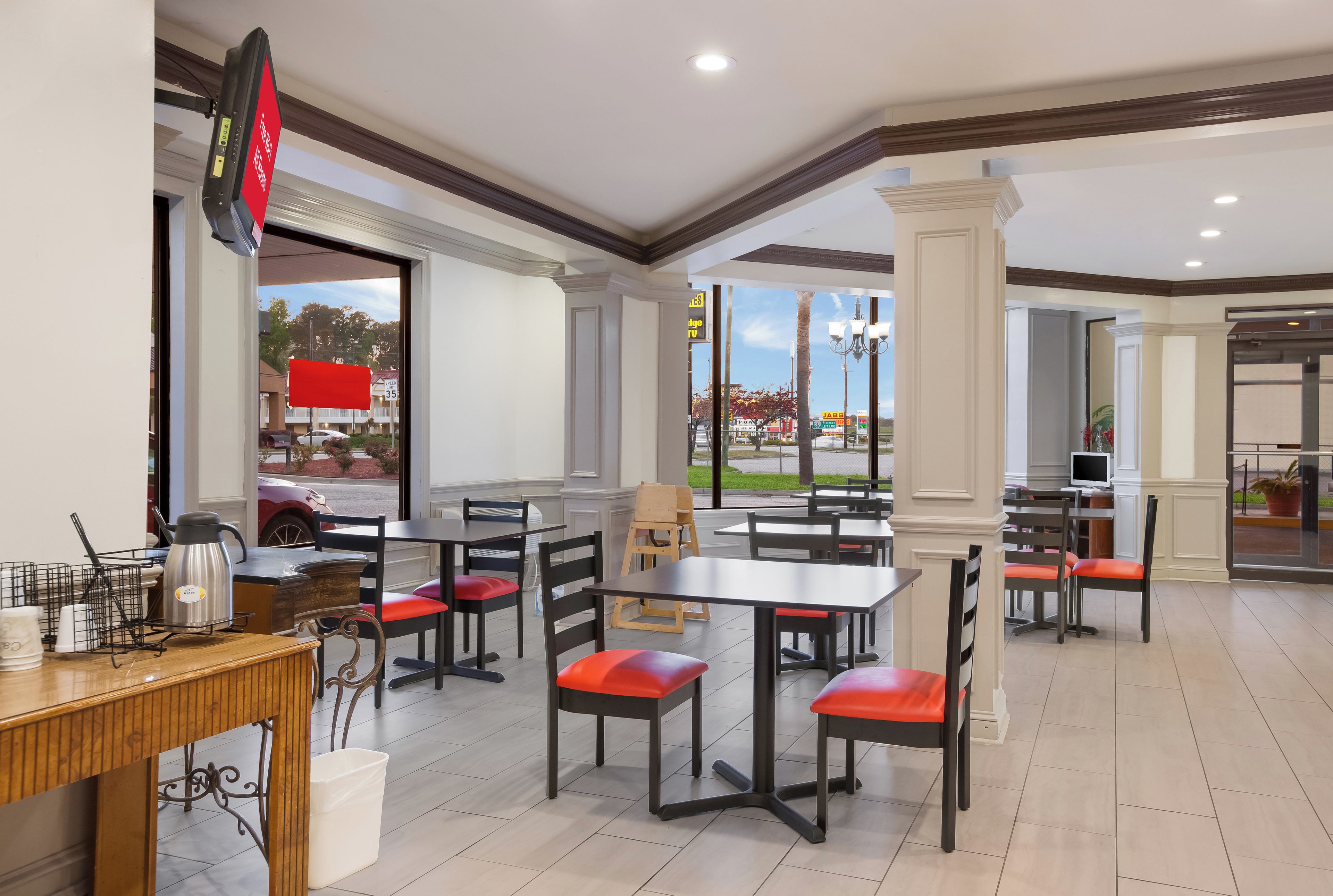 Free daily continental breakfast