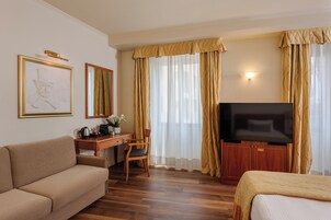 Superior Triple Room | Hypo-allergenic bedding, down comforters, pillowtop beds, minibar