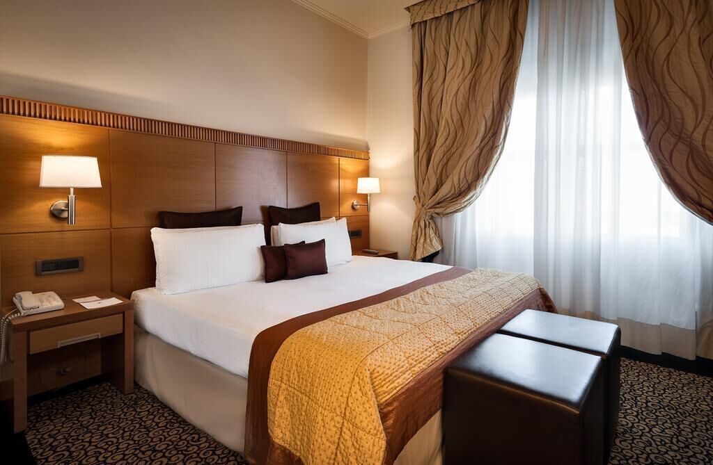 Ropa de cama hipoalergénica, edredón, camas con pillow-top y minibar 