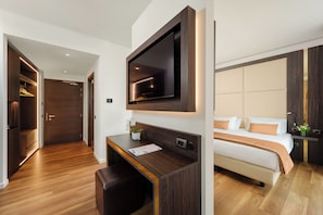 Executive Junior Suite | 1 bedroom, hypo-allergenic bedding, down comforters, pillowtop beds