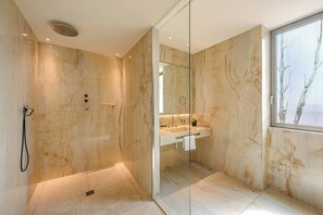 Executive Suite | Bathroom | Free toiletries, hair dryer, bathrobes, slippers - Hotel Dei Cavalieri Milano Duomo (Milan)