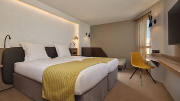Premium bedding, in-room safe, desk, laptop workspace