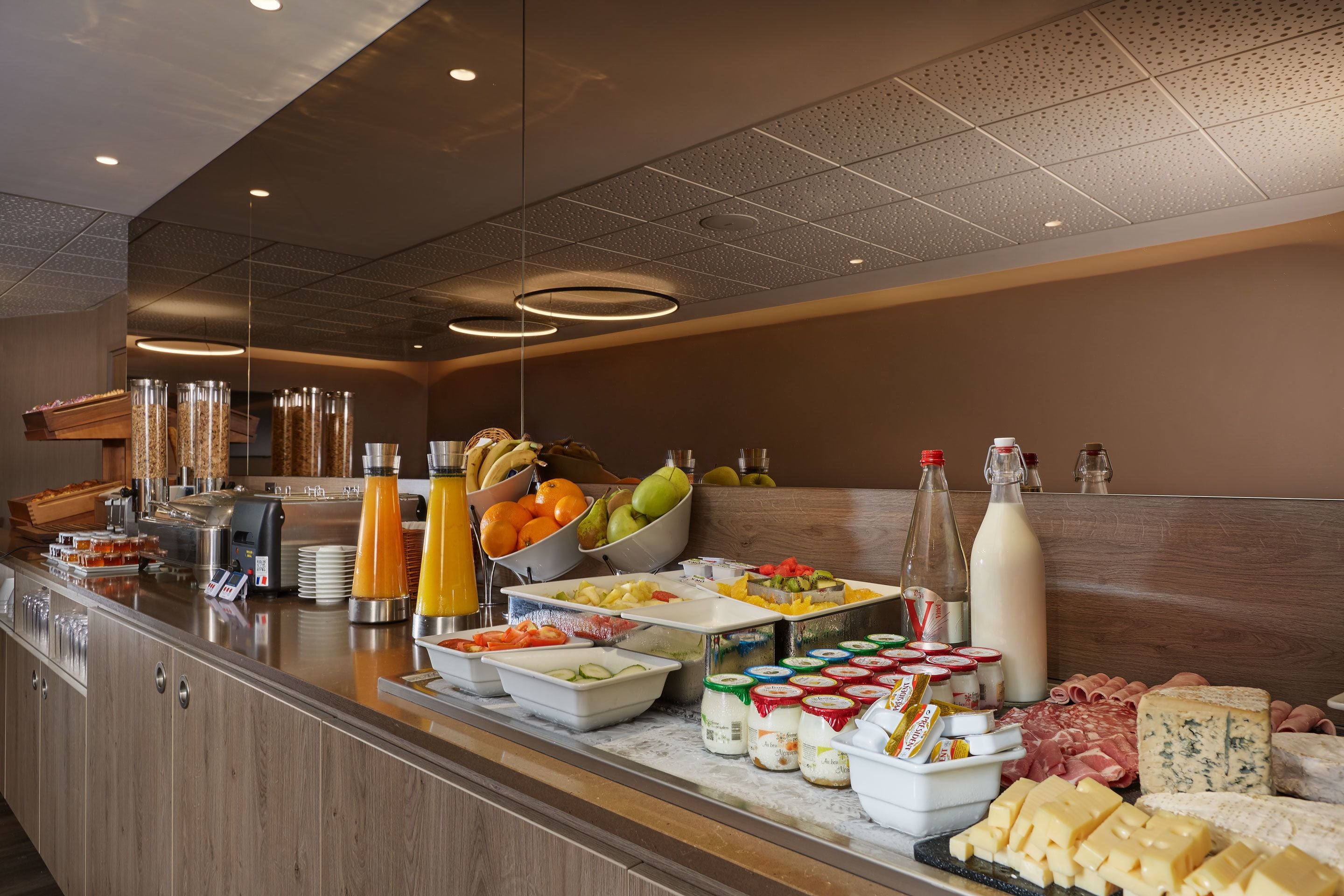 daily buffet breakfast (eur 21 per person)