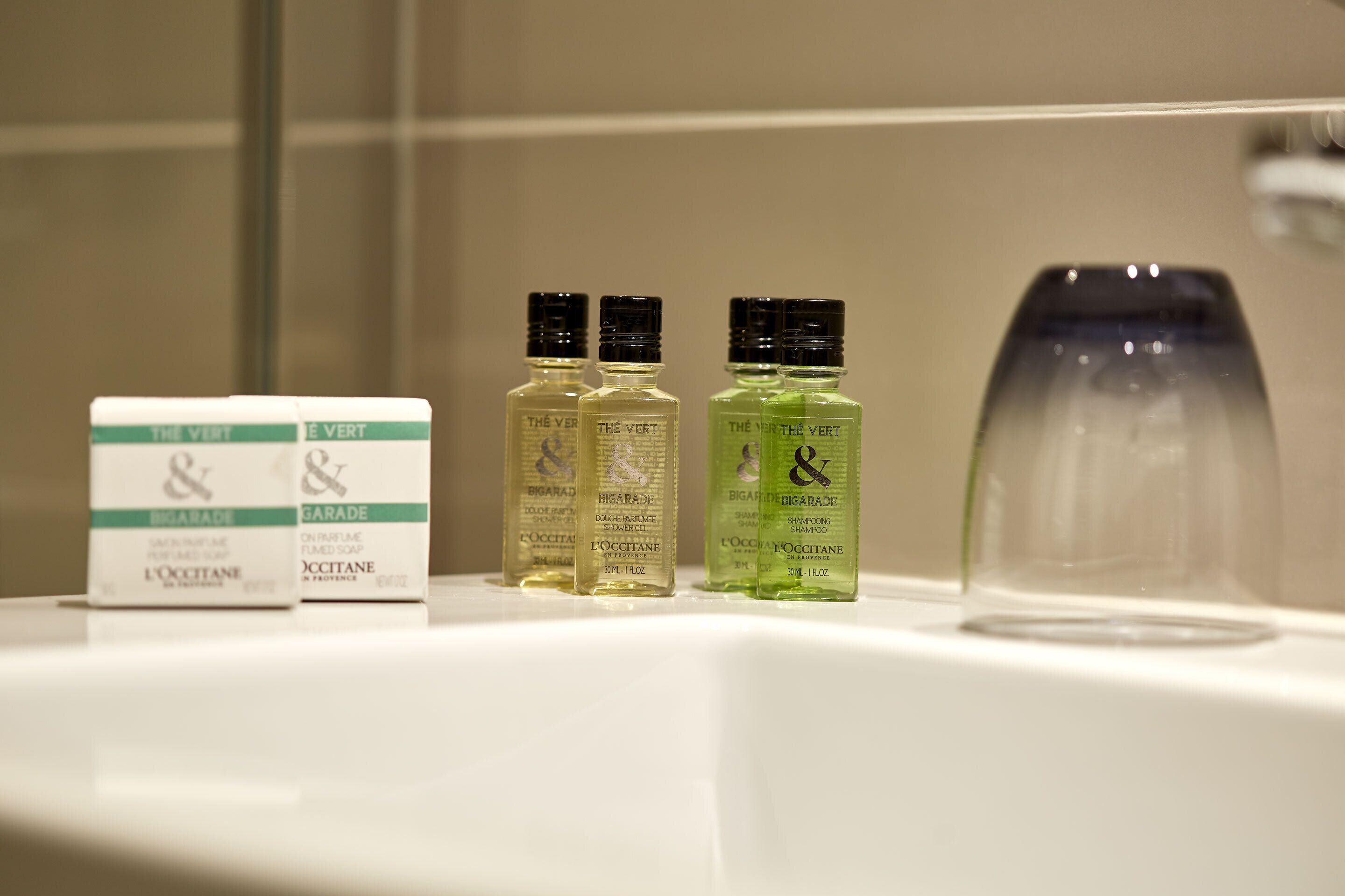 junior suite | bathroom | shower, free toiletries, hair dryer, towels