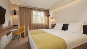 Premium bedding, in-room safe, desk, laptop workspace