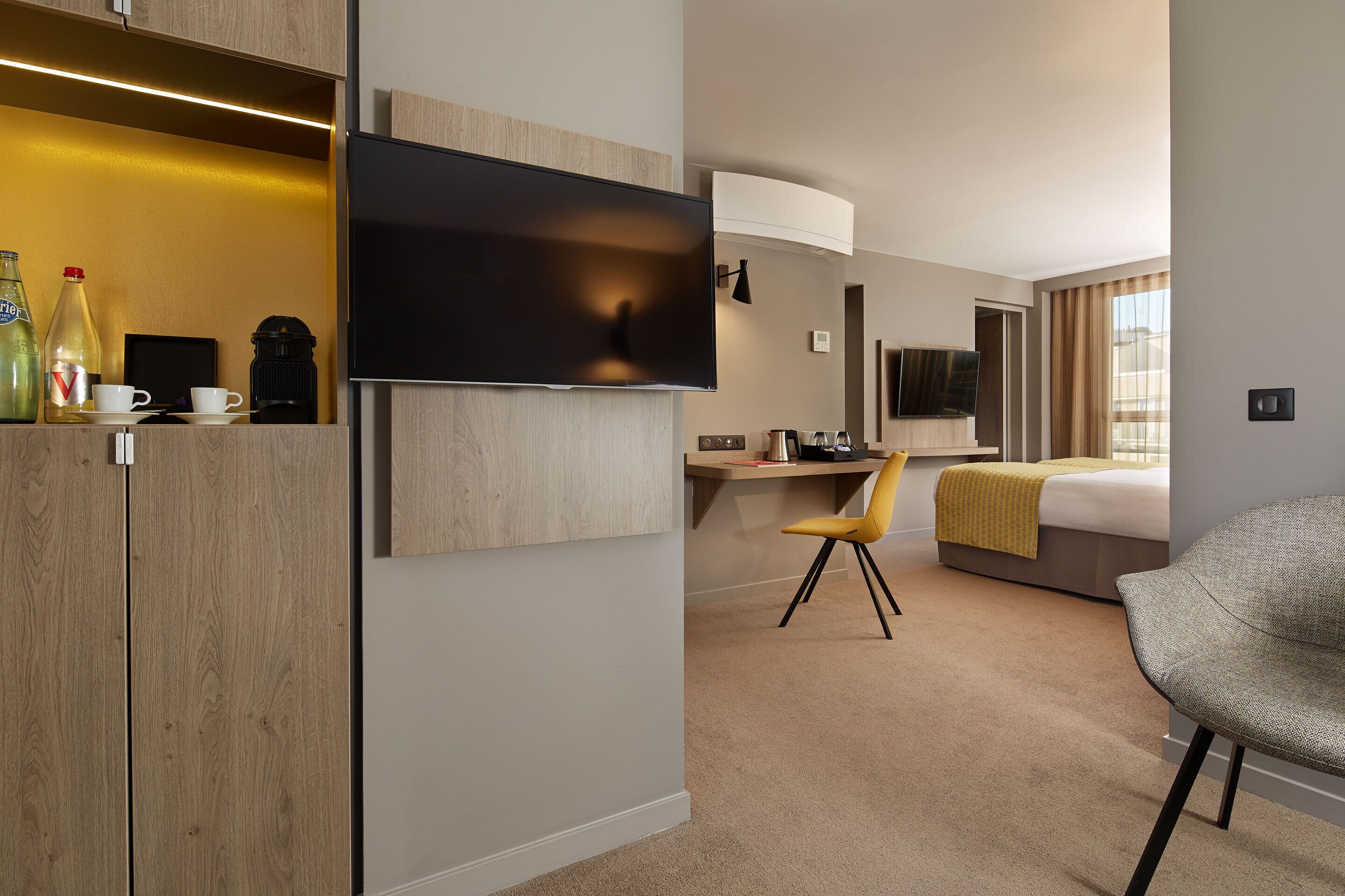 junior suite | living area | 109-cm led tv with cable channels, tv