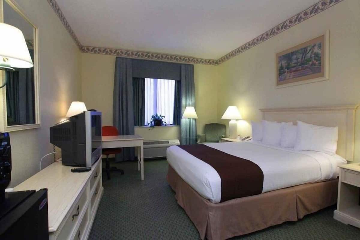 Camas con efecto memoria y caja de seguridad en la habitación