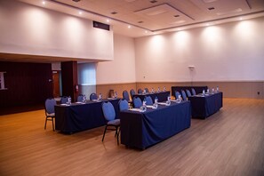 A conference room with long tables, chairs, and water bottles. - San Agustin Exclusive Hotel (Lima)