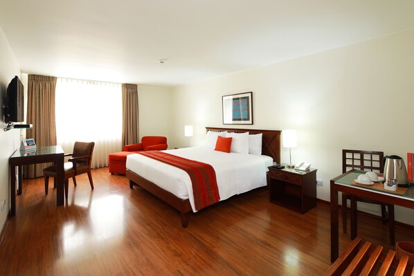 Junior Double Room | Premium bedding, minibar, in-room safe, desk