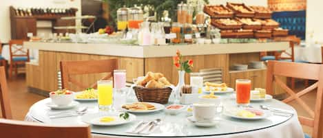 Desayuno completo incluido todos los días