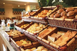 A bakery display with various baked goods in wicker baskets. - San Agustin Exclusive Hotel (Lima)