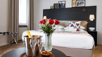 Premium Room, 1 Queen Bed, Non Smoking, Bathtub (Larger Room;Twin bed on request) | Room amenity