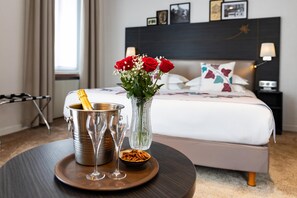 Premium Room, 1 Queen Bed, Non Smoking, Bathtub (Larger Room;Twin bed on request) | Room amenity - Best Western Plus Monopole Metropole (Strasbourg)