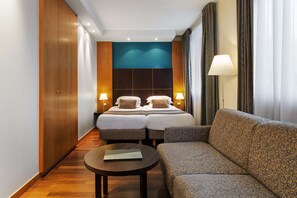 Hochwertige Bettwaren, Betten mit Memory-Foam-Matratzen, Zimmersafe