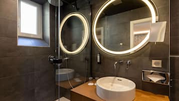 Comfort Room, 1 Queen Bed, Non Smoking (Twin bed on request) | Bathroom