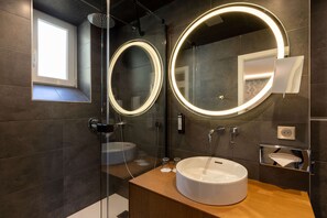 Comfort Room, 1 Queen Bed, Non Smoking (Twin bed on request) | Bathroom | Free toiletries, hair dryer, towels, soap - Best Western Plus Monopole Metropole (Strasbourg)