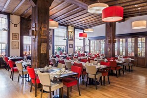 Daily full breakfast (EUR 17 per person)