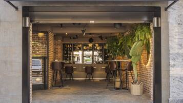 Breakfast, lunch, dinner served; local and international cuisine