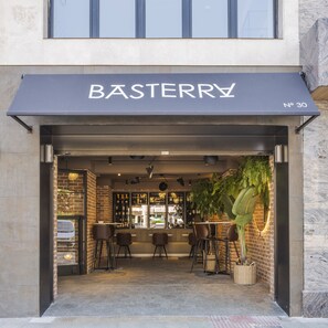Breakfast, lunch, dinner served; local and international cuisine
