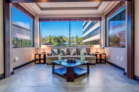 Lobby. DoubleTree by Hilton South Charlotte Tyvola