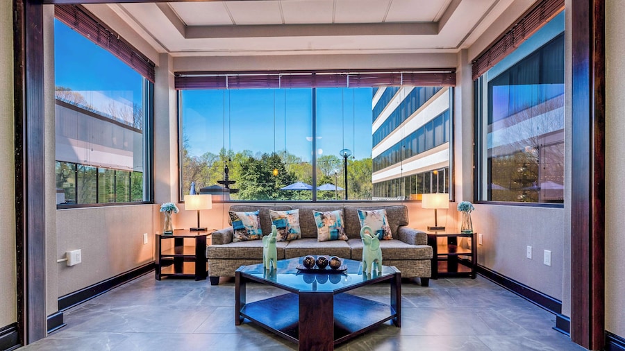DoubleTree by Hilton South Charlotte Tyvola