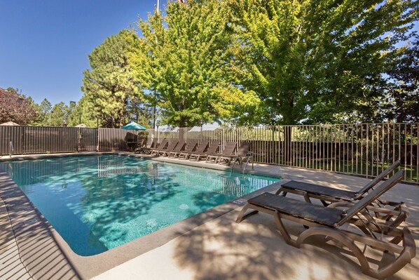 Seasonal outdoor pool, open 8:00 AM to 10:00 PM, pool umbrellas