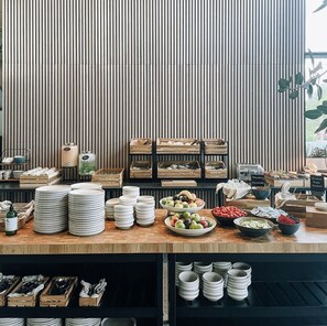 Tägliches Frühstücksbuffet (150 DKK pro Person)