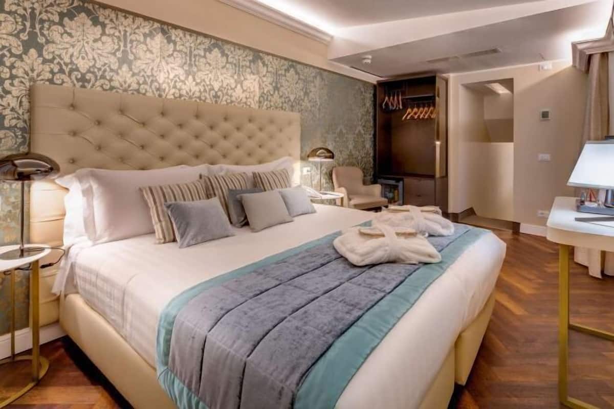 Minibar, in-room safe, desk, blackout curtains