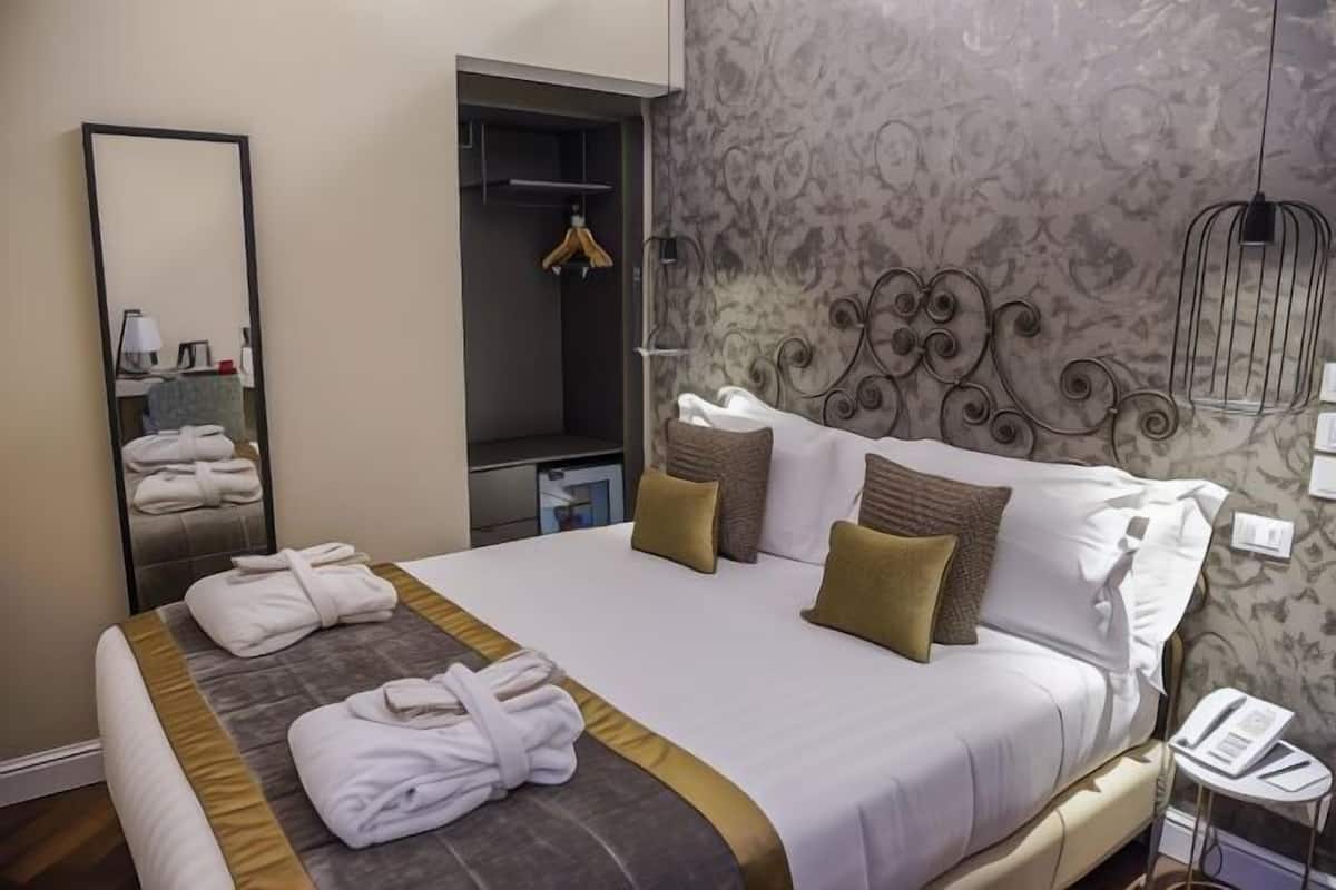 Minibar, in-room safe, desk, blackout curtains