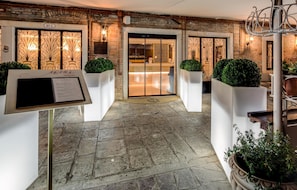 Exterior - CHC Continental, BW Premier Collection (Venice)