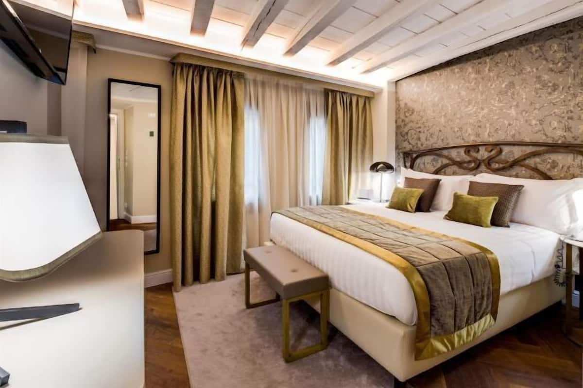 Minibar, in-room safe, desk, blackout curtains