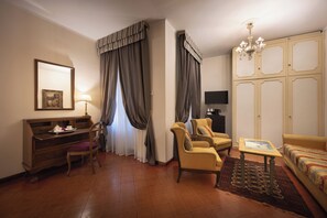 Family Room | Living area | Flat-screen TV