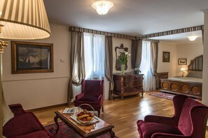 Junior Suite | Living area - Hotel Forum (Rome)