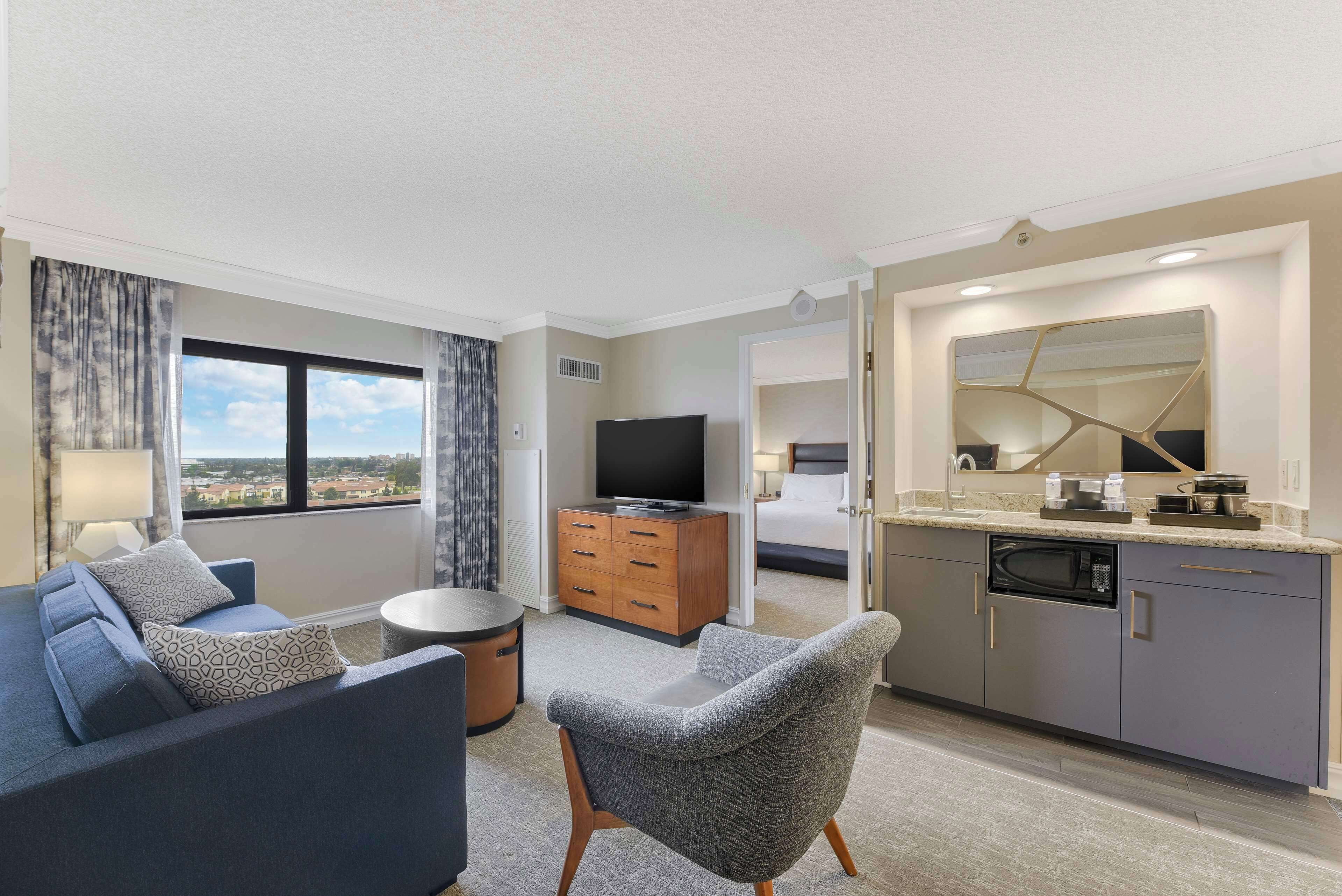 Télévision à écran plat de 42 pouces avec chaînes numériques, télévision