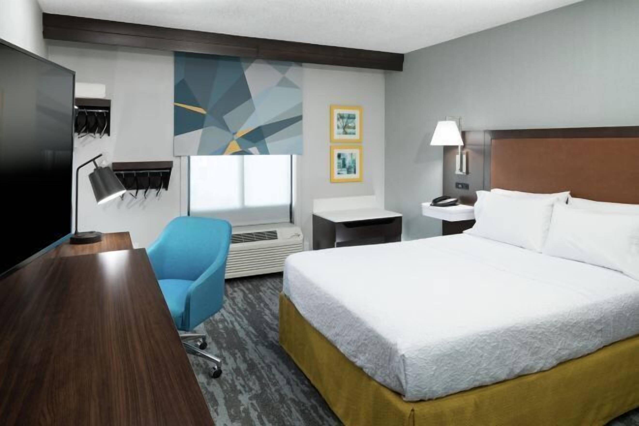 In-room safe, desk, iron/ironing board, free WiFi