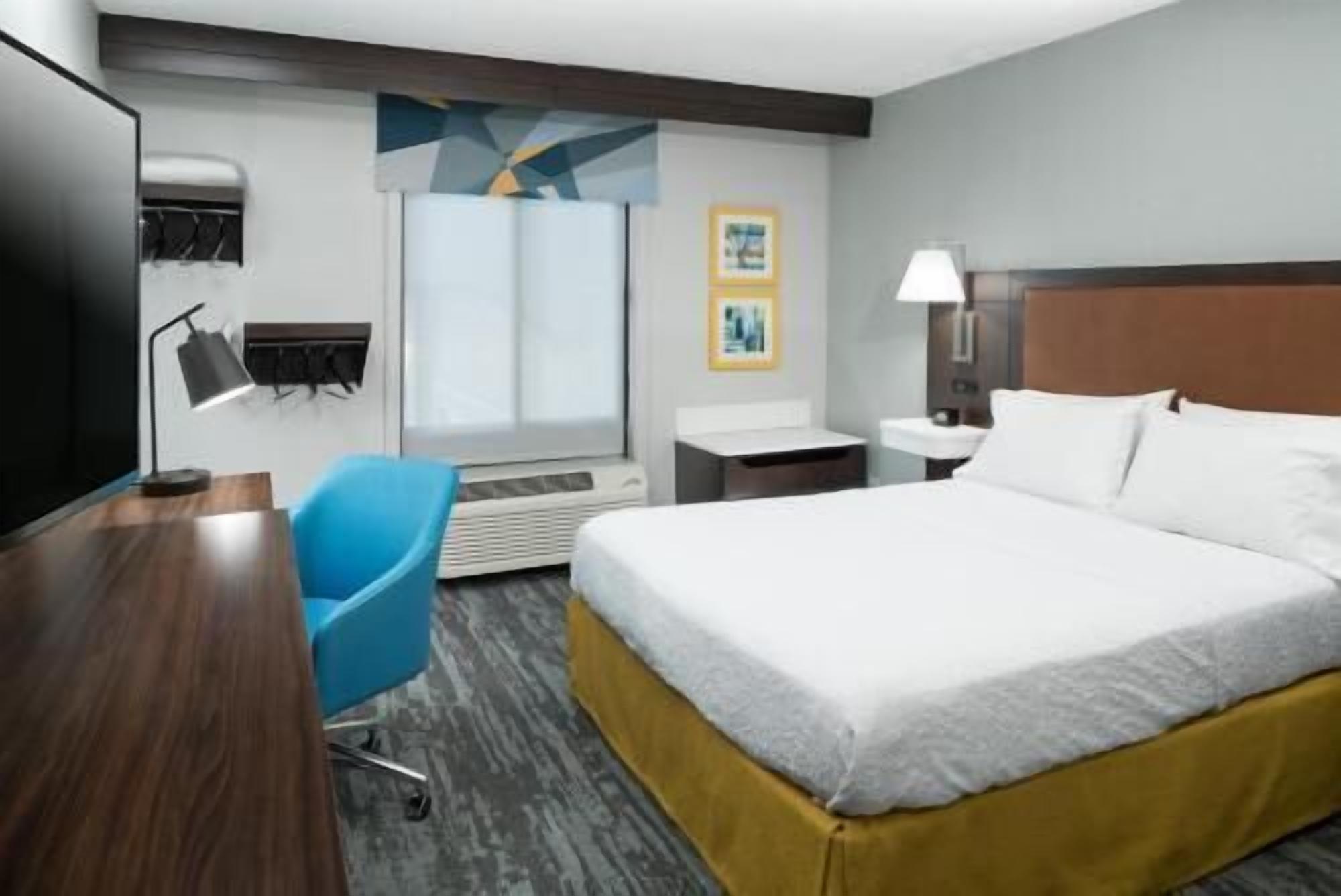 In-room safe, desk, iron/ironing board, free WiFi