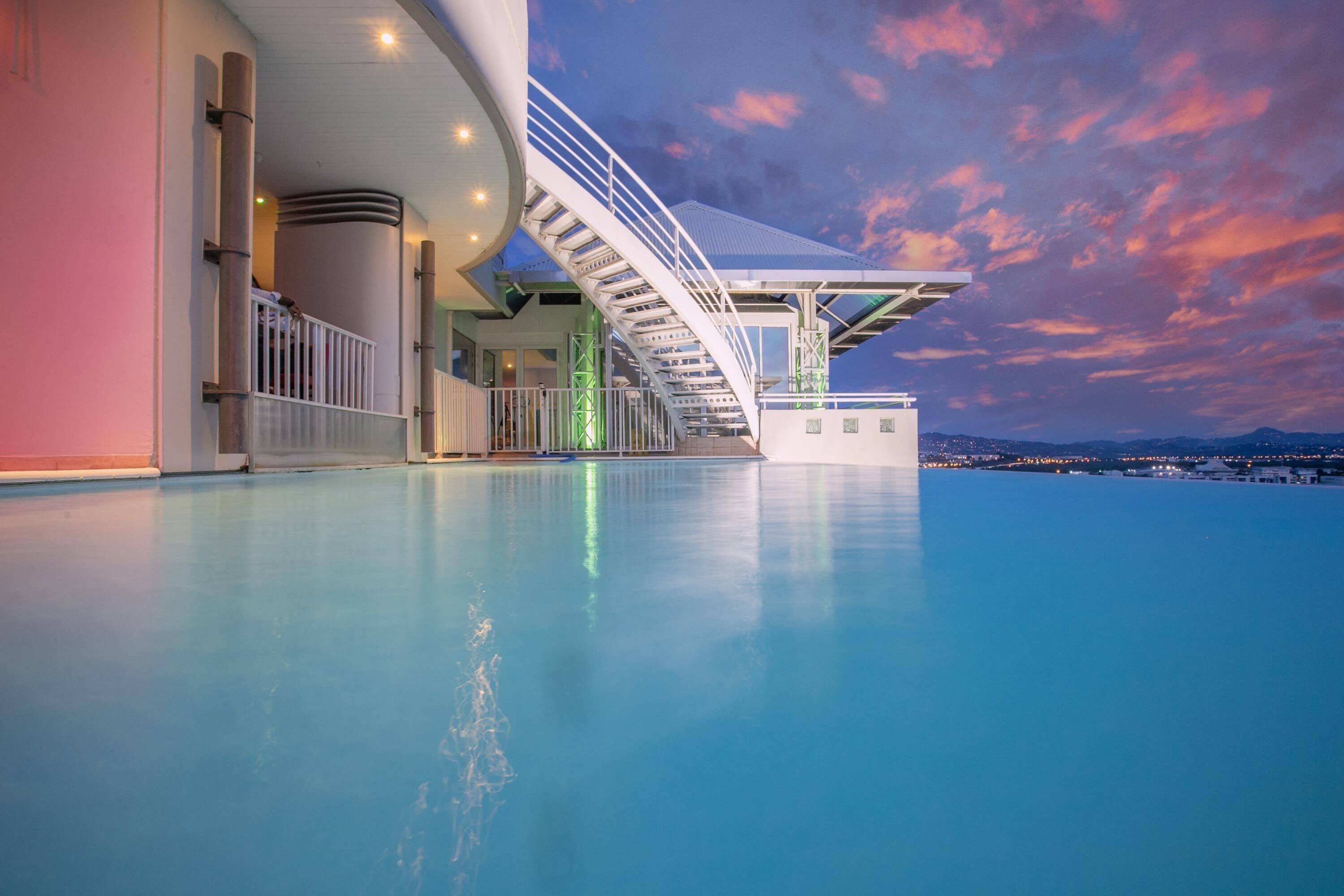 Outdoor pool, pool loungers