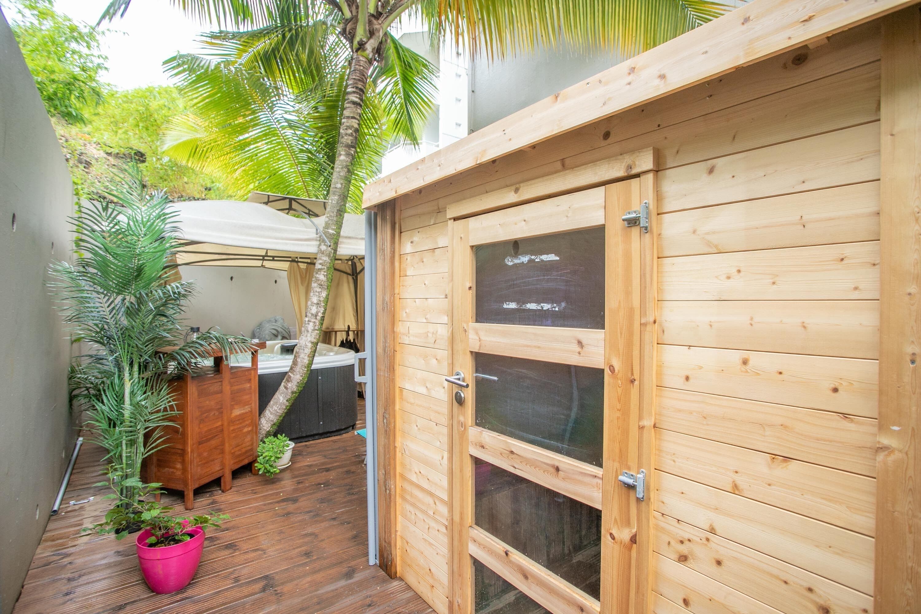 Warmsteinmassagen, Tiefengewebe-Massagen, Thai-Massagen