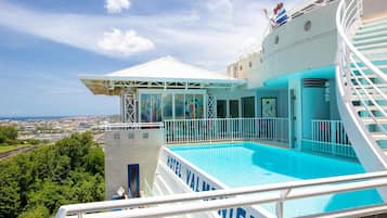 Outdoor pool, pool loungers