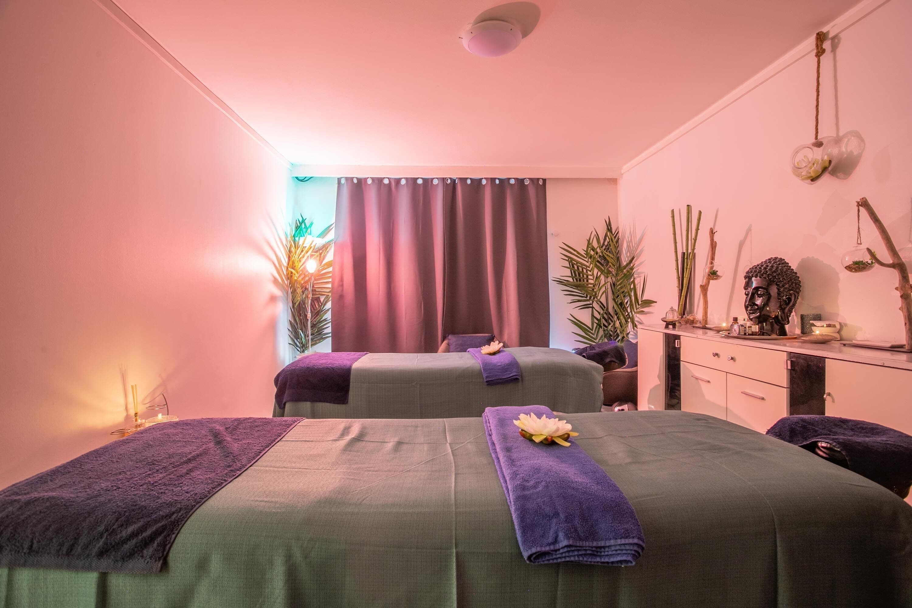 Massages aux pierres chaudes, massages des tissus profonds