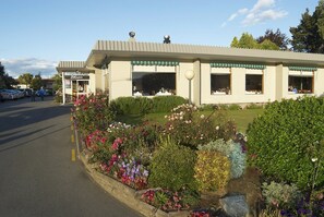 Exterior - Kingsgate Hotel Te Anau (Te Anau)