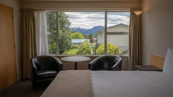 Superior 1 King | Desk, blackout drapes, iron/ironing board, free WiFi