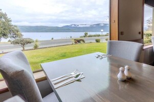 Se sirven cenas y cocina local 