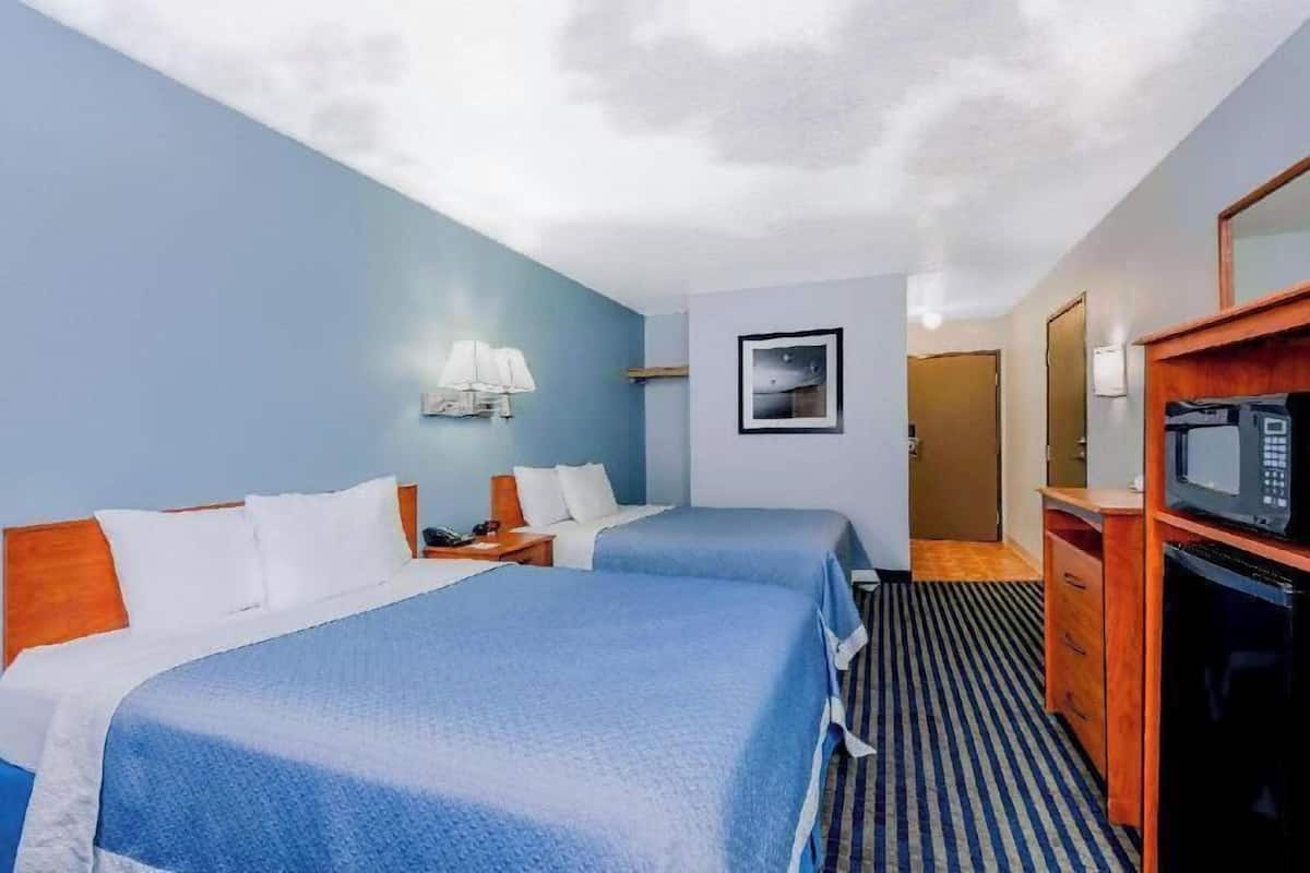 Desk, laptop workspace, iron/ironing board, rollaway beds