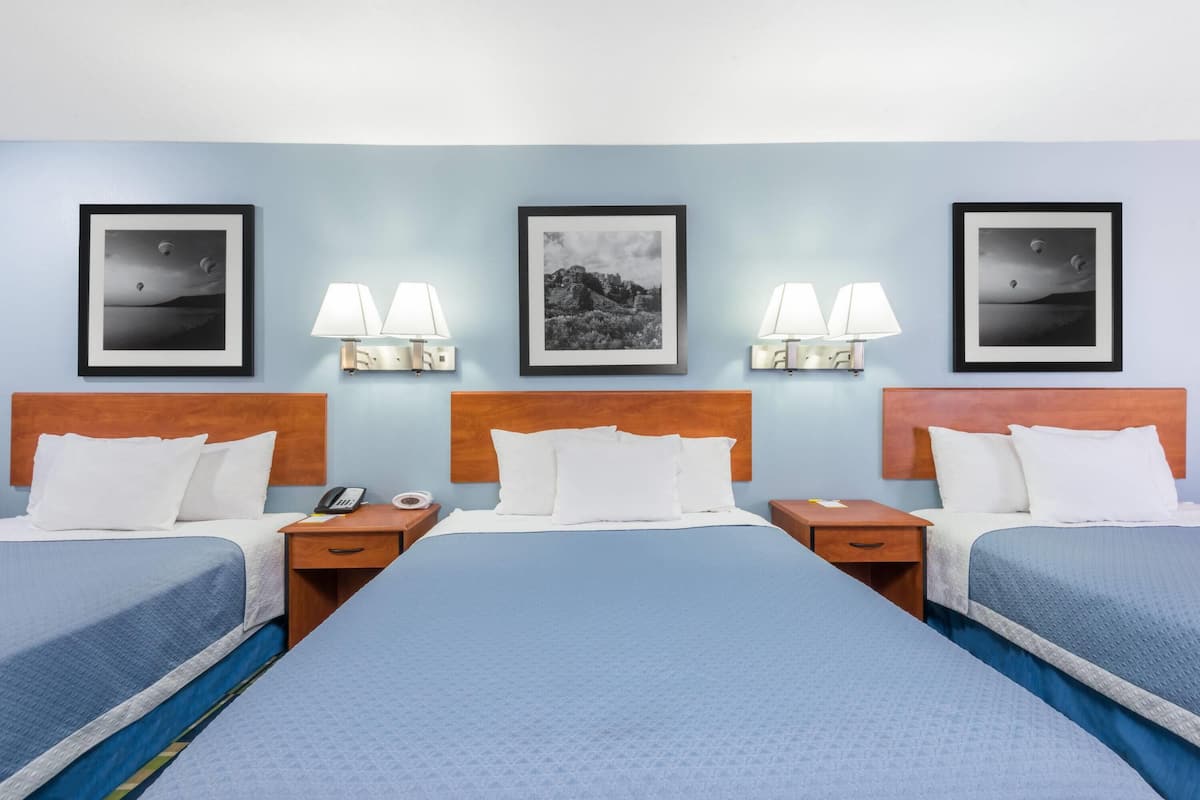 Room, Non Smoking, Refrigerator | Desk, laptop workspace, iron/ironing board, rollaway beds