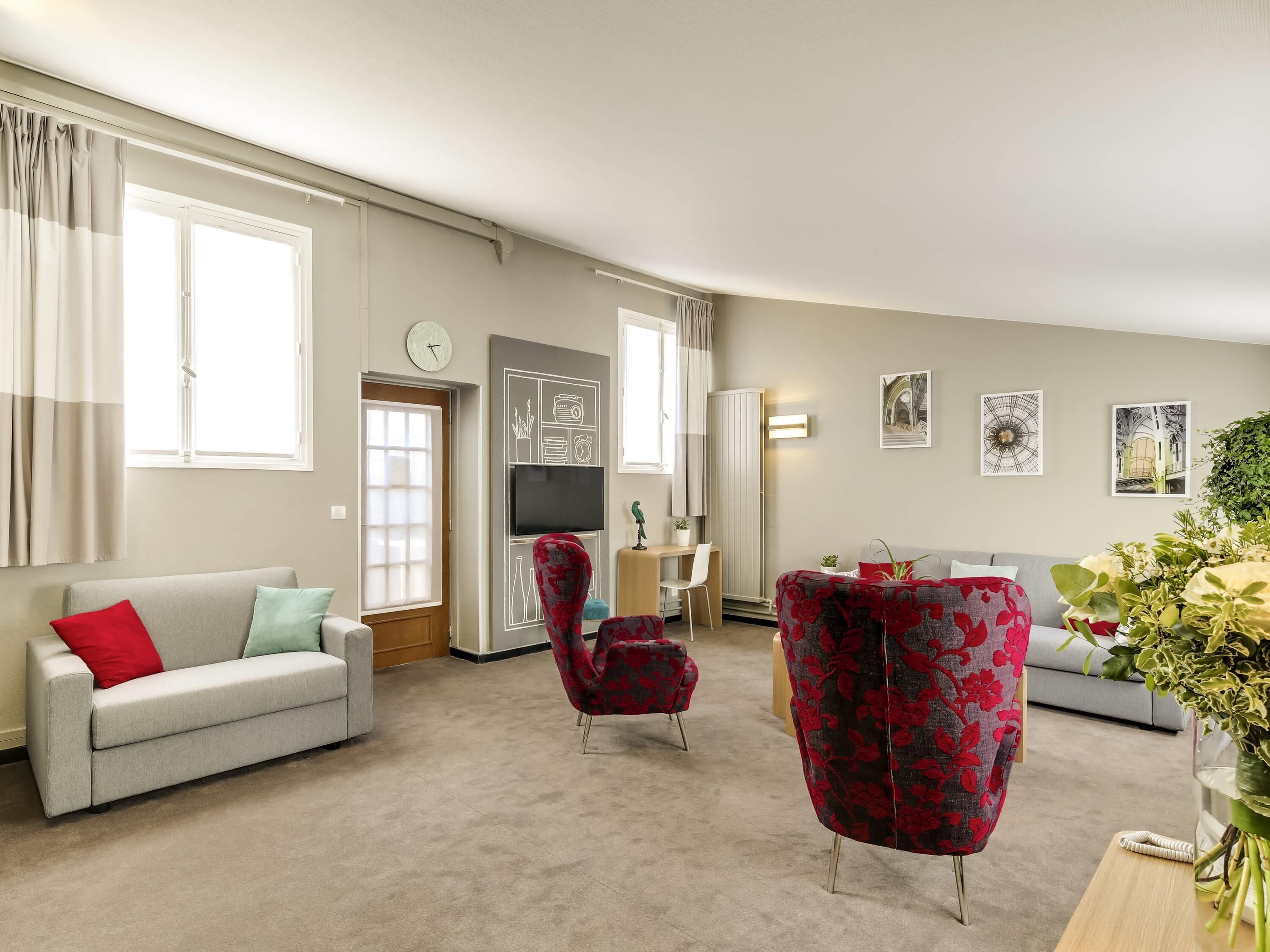 in-room safe, desk, soundproofing, free wifi